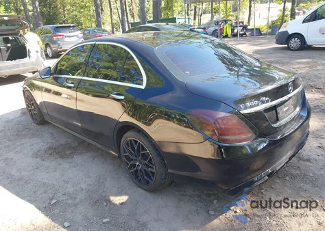 2015 Mercedes-Benz C 300 4Matic из США, поврежденный, VIN 55SWF4KB8FU016681